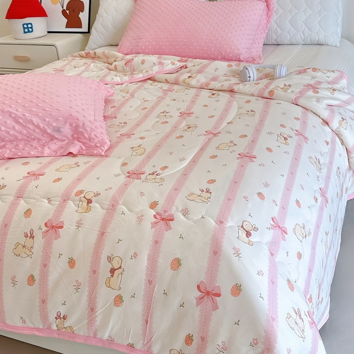 91家纺网 家纺一手货源 找家纺 兜米  2025夏季A类针织棉夏凉被小清新卡通双面针织棉空调被子被芯 蝴蝶结兔兔