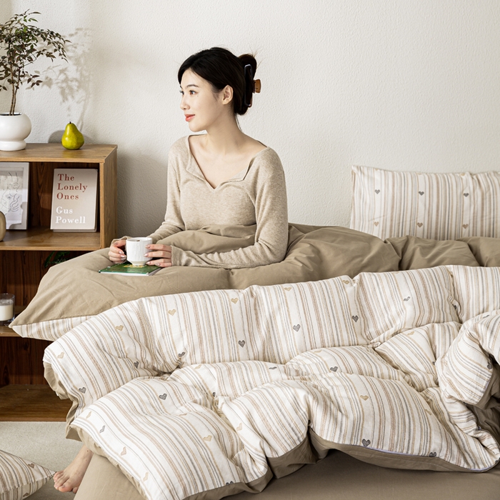 91家纺网 家纺一手货源 找家纺 2025新款全棉水洗棉双层纱印花四件套 拿铁-米