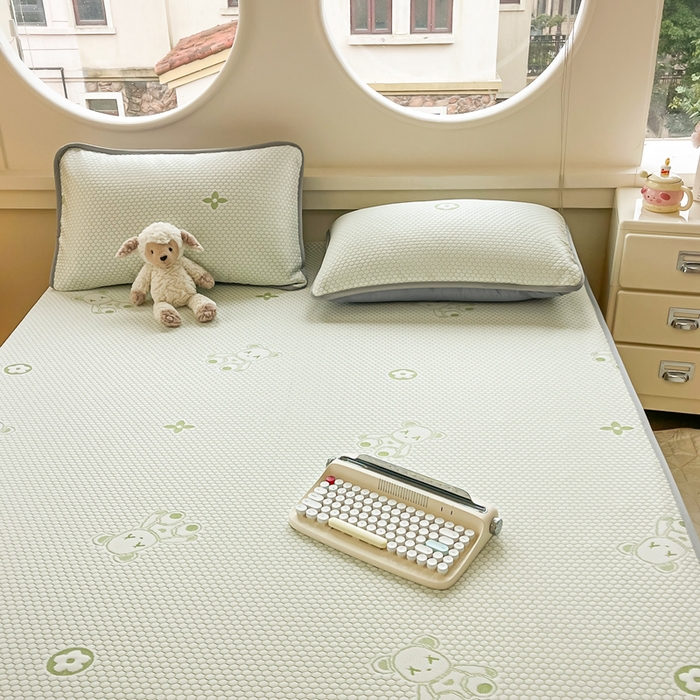 91家纺网 家纺一手货源 找家纺 芙绣 2025新款凉感丝提花学生凉席三件套 别动我小熊