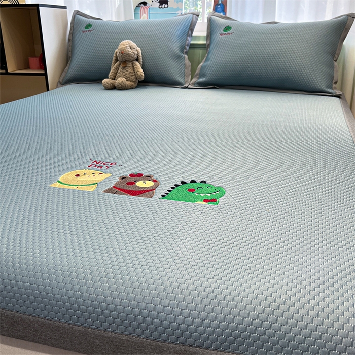 91家纺网 家纺一手货源 找家纺 启程家纺 2025春夏新款冰豆豆凉席刺绣款复合三明治三件套 好伙伴-蓝