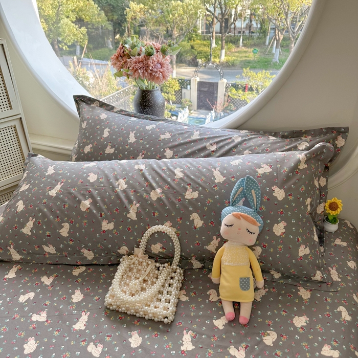 91家纺网 家纺一手货源 找家纺 百寐 2025新款13372全棉纯棉印花双人枕套+同款床单 月光兔