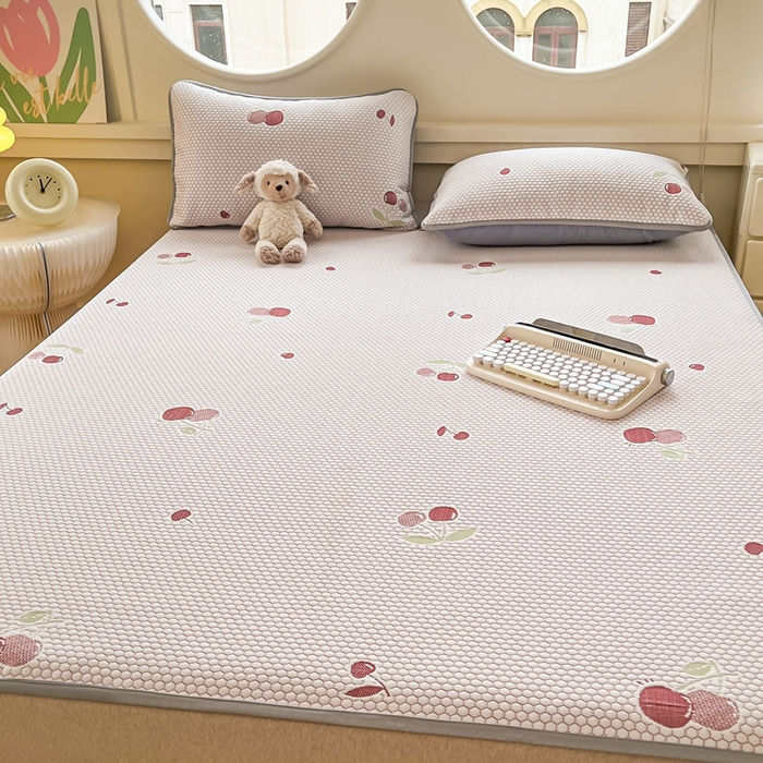 91家纺网 家纺一手货源 找家纺 芙绣 2025新款凉感丝提花学生凉席三件套 樱为有你