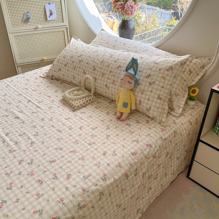 91家纺网 家纺一手货源 找家纺 百寐 2025新款13372全棉纯棉印花双人枕套+同款床单 草莓格