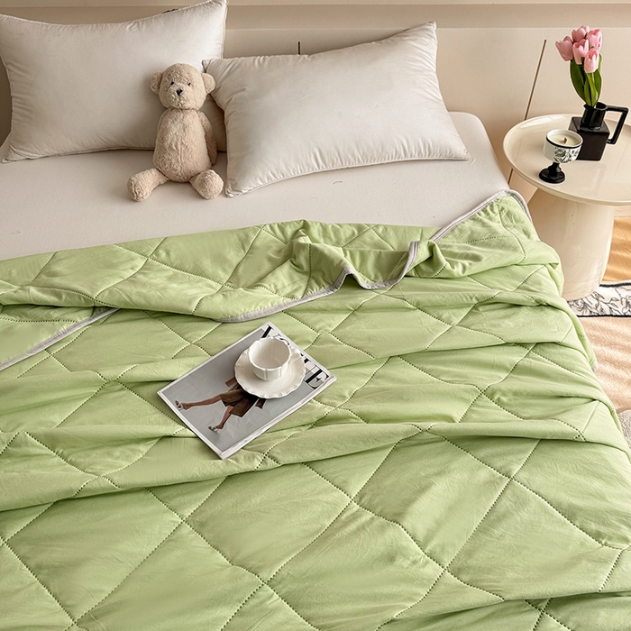 91家纺网 家纺一手货源 找家纺 薇玛仕 2025新款外贸款纯色亲肤磨毛超声波空调被 青草绿