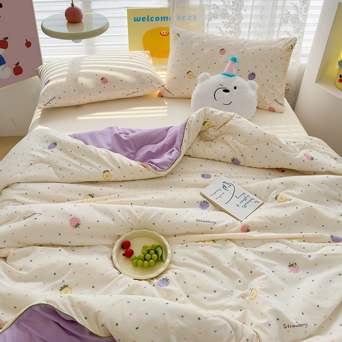 91家纺网 家纺一手货源 找家纺 美派工厂店2025新款水洗邹邹纱夏被 草莓小甜心