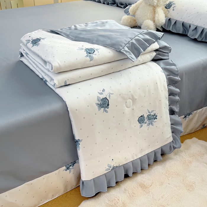 91家纺网 家纺一手货源 找家纺 找底底家纺 2025新款60S水洗天丝夏被夏凉被空调被床裙四件套 蓝色妖姬