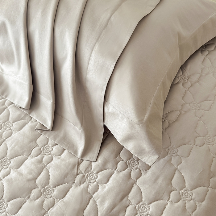 91家纺网 家纺一手货源 找家纺 金喜 2025新款高端100支全棉蚕丝床盖豆邦纤维蚕丝床盖三件套-蝶恋花系列 蝶恋花-雾粉