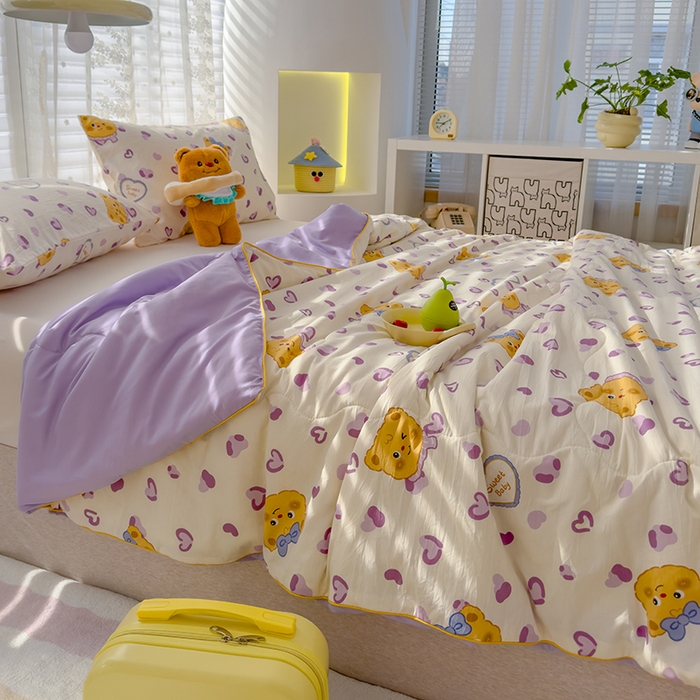 91家纺网 家纺一手货源 找家纺 美派工厂店2025新款水洗邹邹纱夏被 甜甜黄油熊