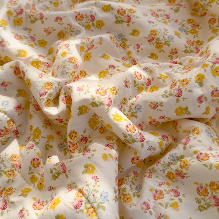 91家纺网 家纺一手货源 找家纺 美派工厂店2025新款水洗邹邹纱夏被 久期诗朵-黄