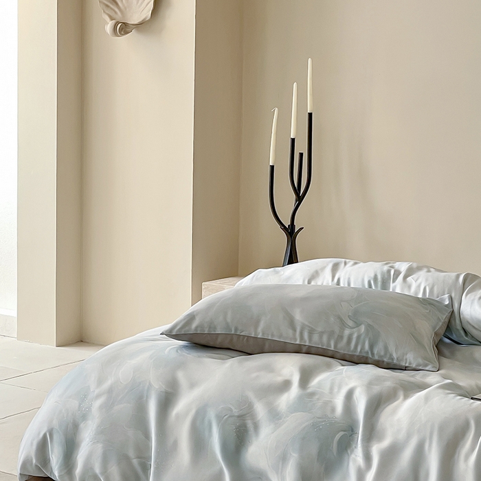 91家纺网 家纺一手货源 找家纺 咏绒家纺工厂店 2025新款60S奥地利兰精天丝数码印花暗合简约款系列四件套 莫斯-蓝