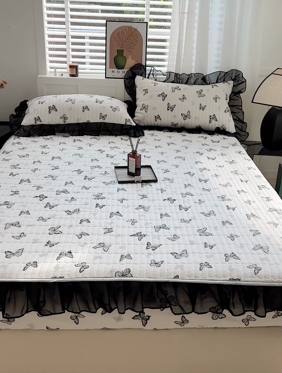 91家纺网 家纺一手货源 找家纺 艾橙家纺2025新款法式赫本风水洗棉印花雪纺花边单床笠 蝴蝶印记