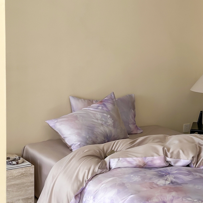 91家纺网 家纺一手货源 找家纺 咏绒家纺工厂店 2025新款60S奥地利兰精天丝数码印花暗合简约款系列四件套 克莉娅-紫