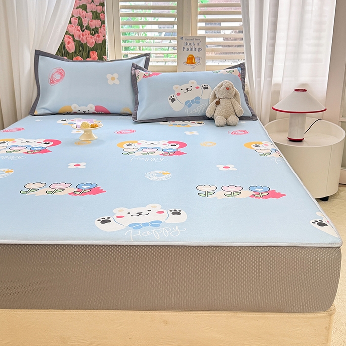 91家纺网 家纺一手货源 找家纺 518家纺 2025新款亲肤舒适A类碳光冰丝抗菌凉席【提供买家秀】席子【提供买家秀】-平铺款 花朵小熊