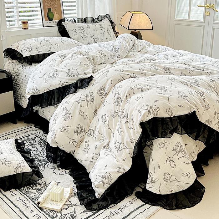 91家纺网 家纺一手货源 找家纺 艾橙家纺2025新款法式赫本风水洗棉印花雪纺花边四件套 水墨玫瑰