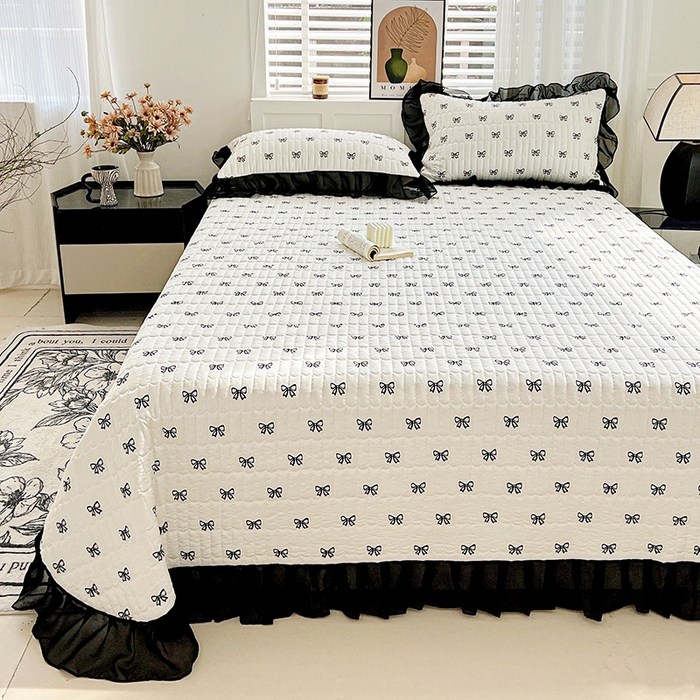 91家纺网 家纺一手货源 找家纺 艾橙家纺2025新款法式赫本风水洗棉印花雪纺花边单床盖 黑色蝴蝶结