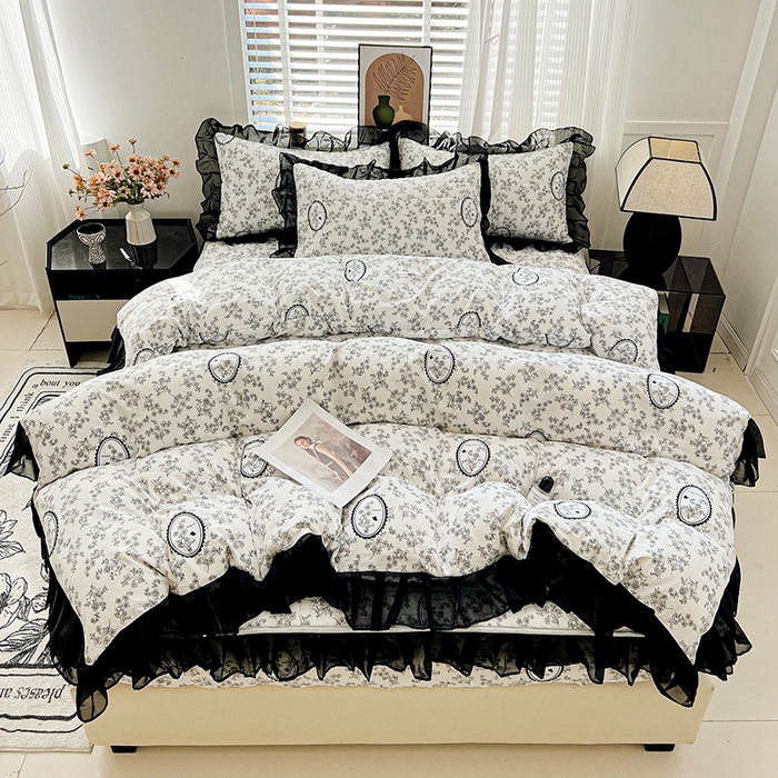 91家纺网 家纺一手货源 找家纺 艾橙家纺2025新款法式赫本风水洗棉印花雪纺花边单床笠 澜音花香