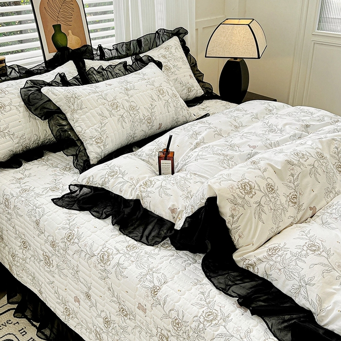 91家纺网 家纺一手货源 找家纺 艾橙 2025新款法式赫本风水洗棉印花雪纺花边单被套 素馨花恋