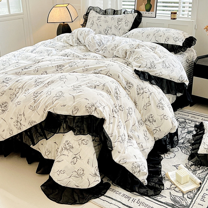 91家纺网 家纺一手货源 找家纺 艾橙 2025新款法式赫本风水洗棉印花雪纺花边单被套 水墨玫瑰