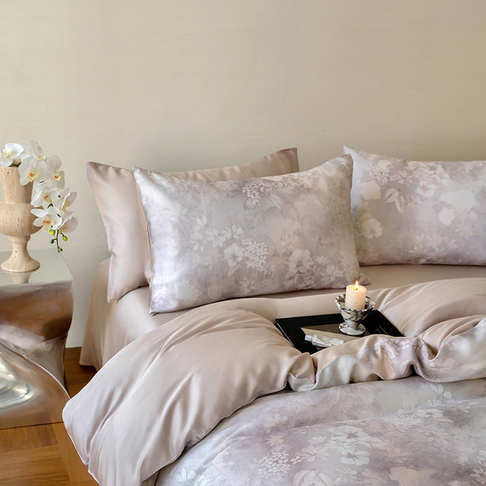 91家纺网 家纺一手货源 找家纺 咏绒家纺工厂店 2025新款60S奥地利兰精天丝数码印花暗合简约款系列四件套 知槿-紫