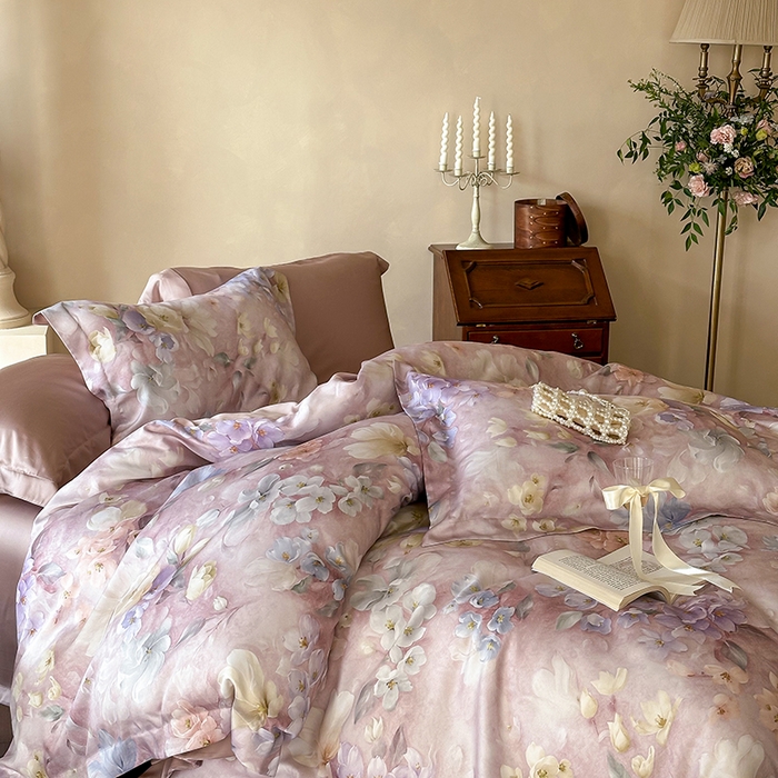 91家纺网 家纺一手货源 找家纺 2025新款60S奥地利兰精天丝数码印花宽边压线系列四件套 莫丽花园-紫