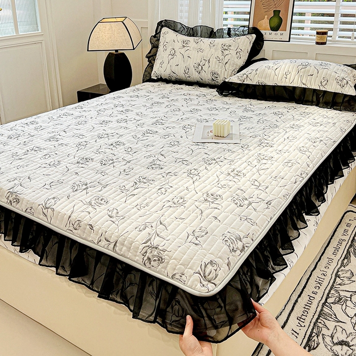 91家纺网 家纺一手货源 找家纺 艾橙家纺2025新款法式赫本风水洗棉印花雪纺花边单床笠 水墨玫瑰