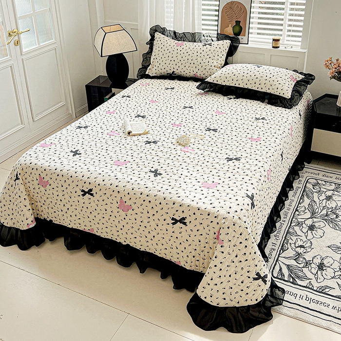 91家纺网 家纺一手货源 找家纺 艾橙家纺2025新款法式赫本风水洗棉印花雪纺花边单床盖 朵蔓花馨