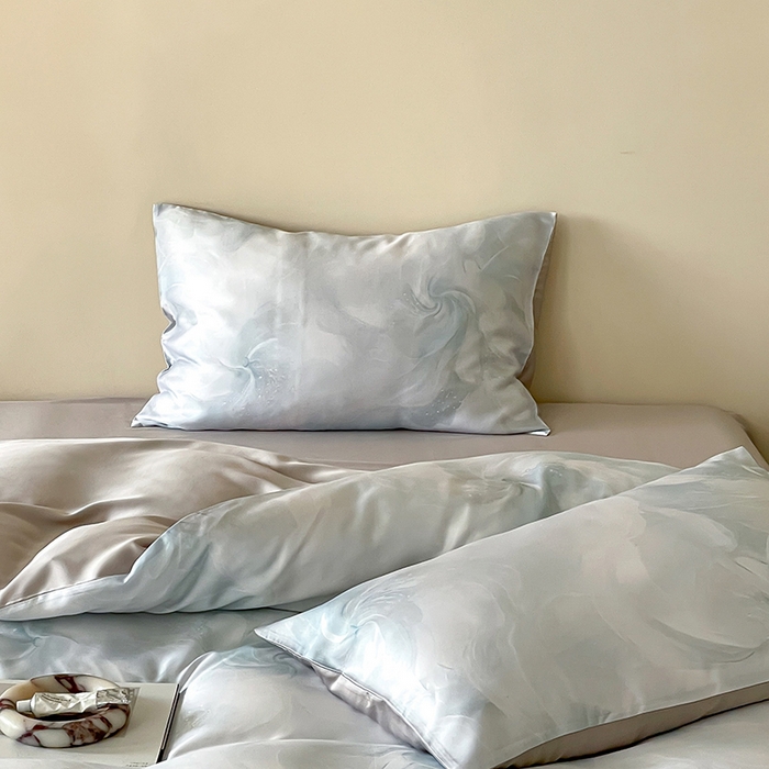 91家纺网 家纺一手货源 找家纺 咏绒家纺工厂店 2025新款60S奥地利兰精天丝数码印花暗合简约款系列四件套 莫斯-蓝