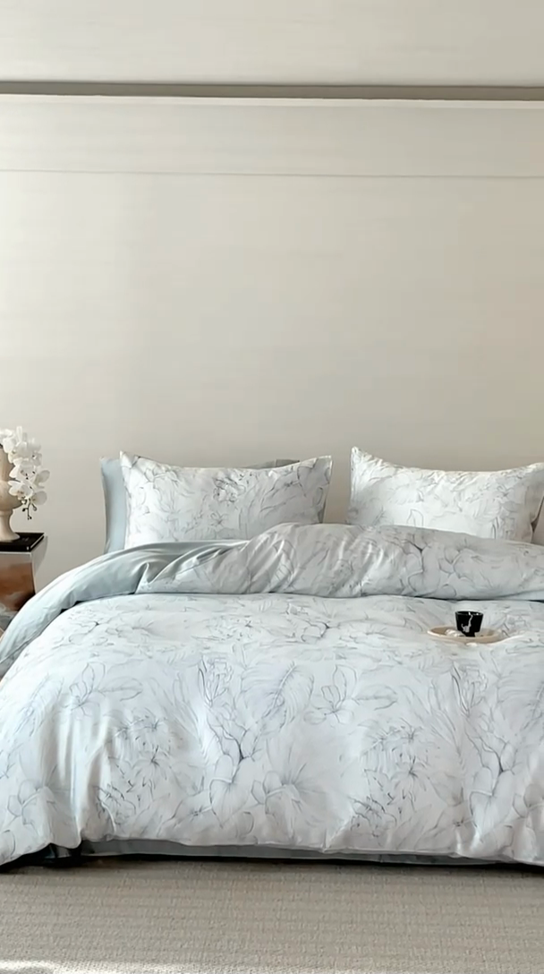 91家纺网 家纺一手货源 找家纺 咏绒家纺工厂店 2025新款60S奥地利兰精天丝数码印花暗合简约款系列四件套 叶影-蓝