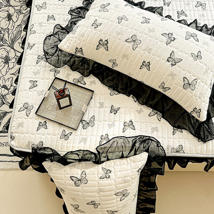 91家纺网 家纺一手货源 找家纺 艾橙家纺2025新款法式赫本风水洗棉印花雪纺花边单床笠 蝴蝶印记