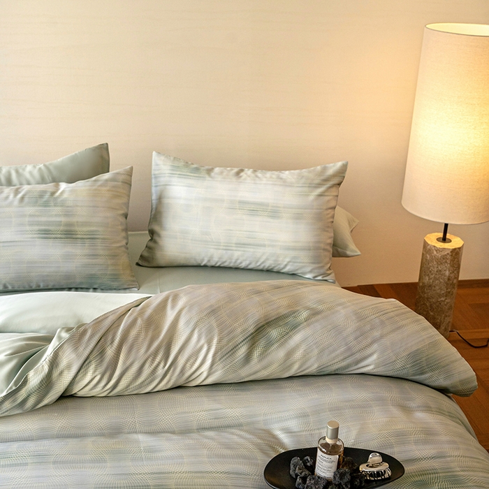 91家纺网 家纺一手货源 找家纺 咏绒家纺工厂店 2025新款60S奥地利兰精天丝数码印花暗合简约款系列四件套 卡西纳-绿