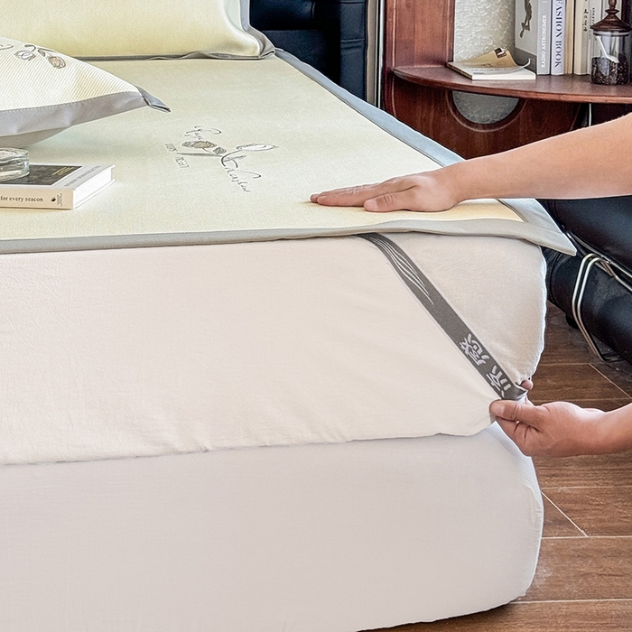 91家纺网 家纺一手货源 找家纺 格真 2025新款A类中分子PE瞬间凉感刺绣冰藤席高端复合三明治加密软凉席可折叠空调席藤席 凉感冰腾-米黄