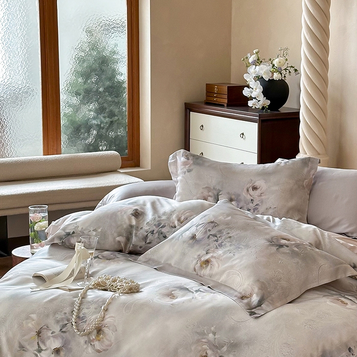 91家纺网 家纺一手货源 找家纺 2025新款60S奥地利兰精天丝数码印花宽边压线系列四件套 奥菲娜-灰