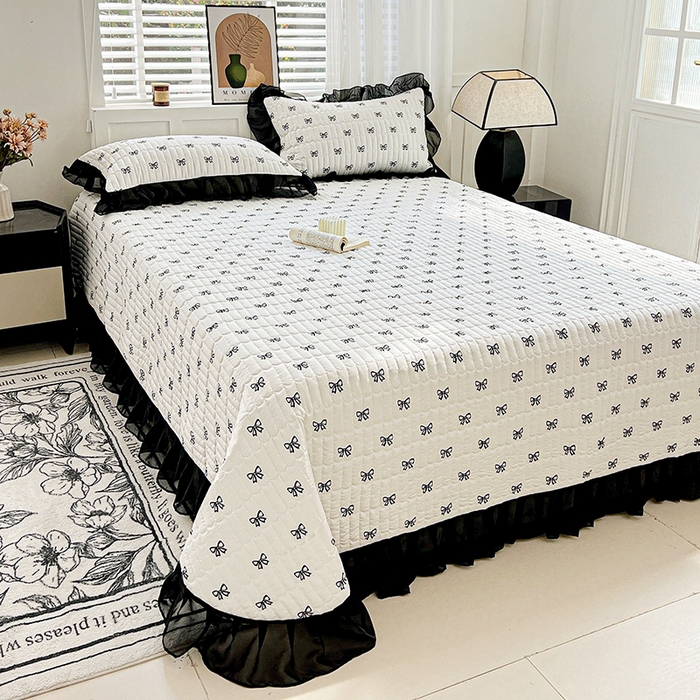 91家纺网 家纺一手货源 找家纺 艾橙家纺2025新款法式赫本风水洗棉印花雪纺花边单床盖 黑色蝴蝶结