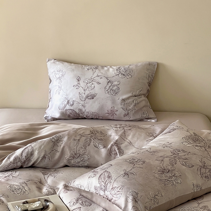 91家纺网 家纺一手货源 找家纺 咏绒家纺工厂店 2025新款60S奥地利兰精天丝数码印花暗合简约款系列四件套 夏洛-玉