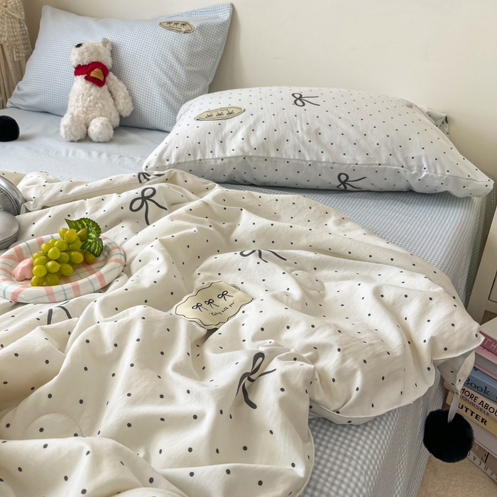 91家纺网 家纺一手货源 找家纺 桃心家居 2025新款A类ins云柔水洗棉大豆织标蝴蝶结毛球少女单夏被夏被四件套系列 可可小姐