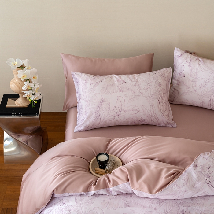 91家纺网 家纺一手货源 找家纺 咏绒家纺工厂店 2025新款60S奥地利兰精天丝数码印花暗合简约款系列四件套 叶影-紫