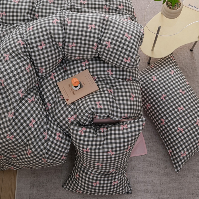 91家纺网 家纺一手货源 找家纺 布可家纺 2025新款水洗棉印花四件套系列 灰格蝴蝶结