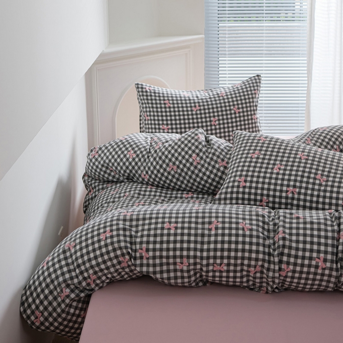 91家纺网 家纺一手货源 找家纺 布可家纺 2025新款水洗棉印花四件套系列 灰格蝴蝶结