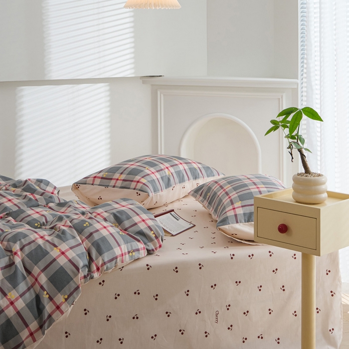 91家纺网 家纺一手货源 找家纺 布可家纺 2025新款水洗棉印花四件套系列 蓝格樱桃