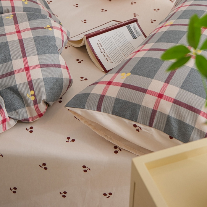 91家纺网 家纺一手货源 找家纺 布可家纺 2025新款水洗棉印花四件套系列 蓝格樱桃