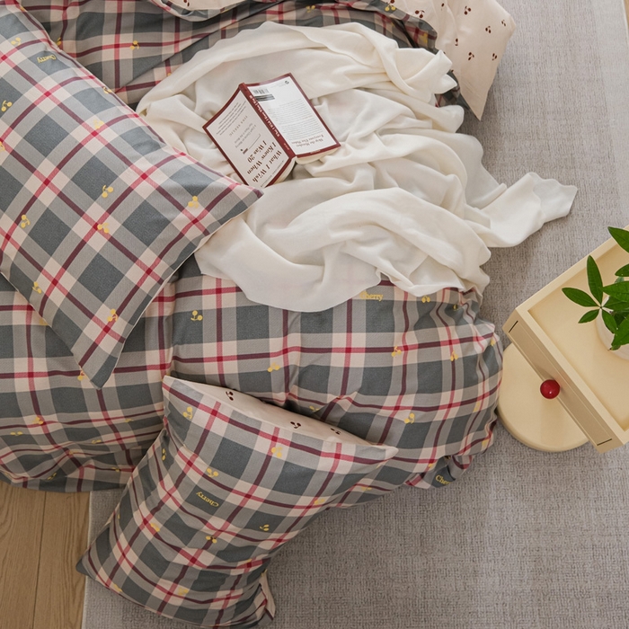 91家纺网 家纺一手货源 找家纺 布可家纺 2025新款水洗棉印花四件套系列 蓝格樱桃