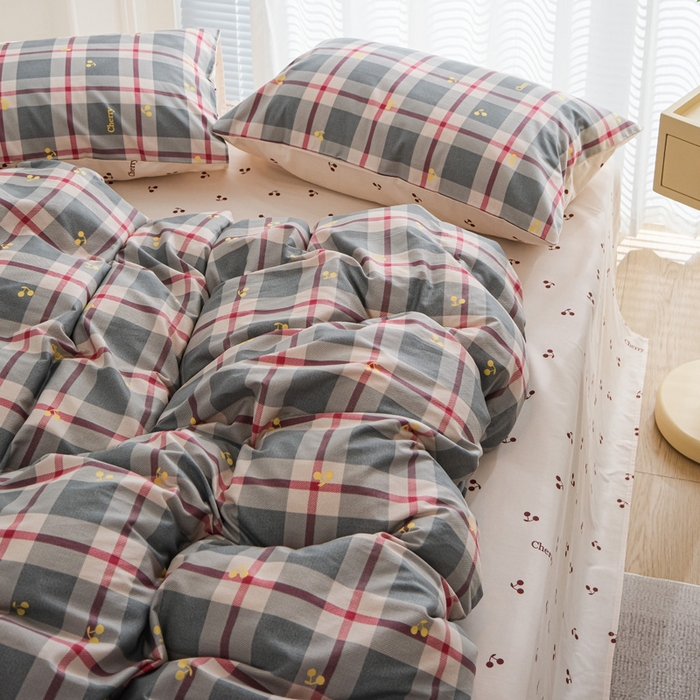 91家纺网 家纺一手货源 找家纺 布可家纺 2025新款水洗棉印花四件套系列 蓝格樱桃