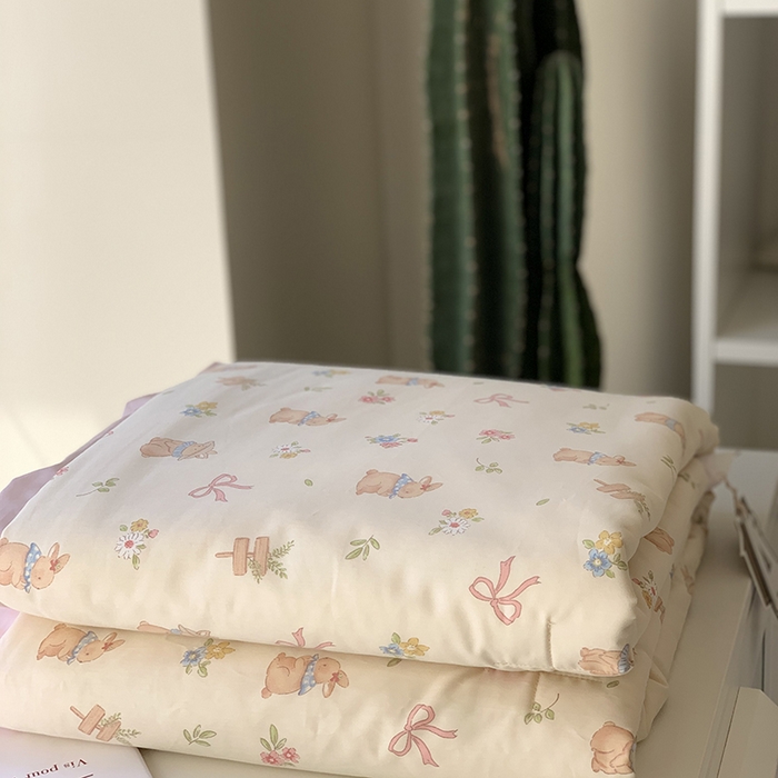 91家纺网 家纺一手货源 找家纺 汇庭 2025新款长绒棉夏被系列 芝士兔粉