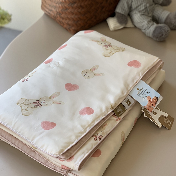 91家纺网 家纺一手货源 找家纺 汇庭 2025新款A类莱赛尔夏被系列 兔兔爱心