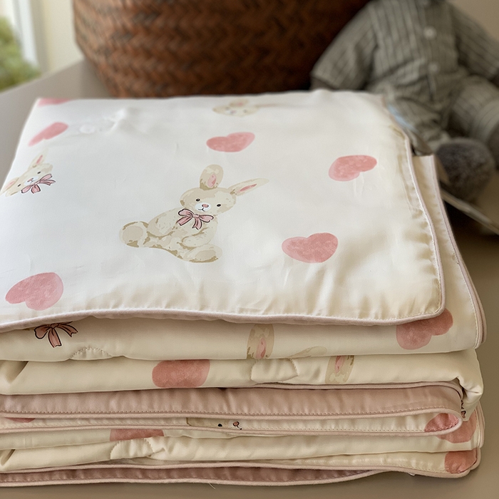 91家纺网 家纺一手货源 找家纺 汇庭 2025新款A类莱赛尔夏被系列 兔兔爱心