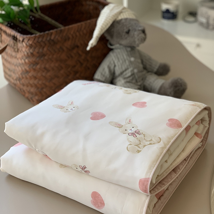 91家纺网 家纺一手货源 找家纺 汇庭 2025新款A类莱赛尔夏被系列 兔兔爱心