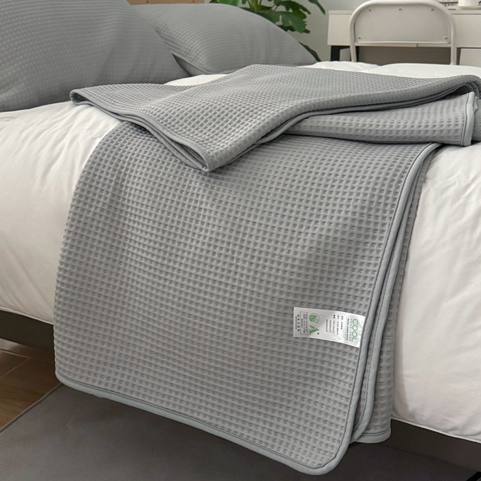 91家纺网 家纺一手货源 找家纺 来菲毛毯 2025新款双面夏凉被子PE速冷凉感夏被夏凉被空调被可机洗水洗 灰色