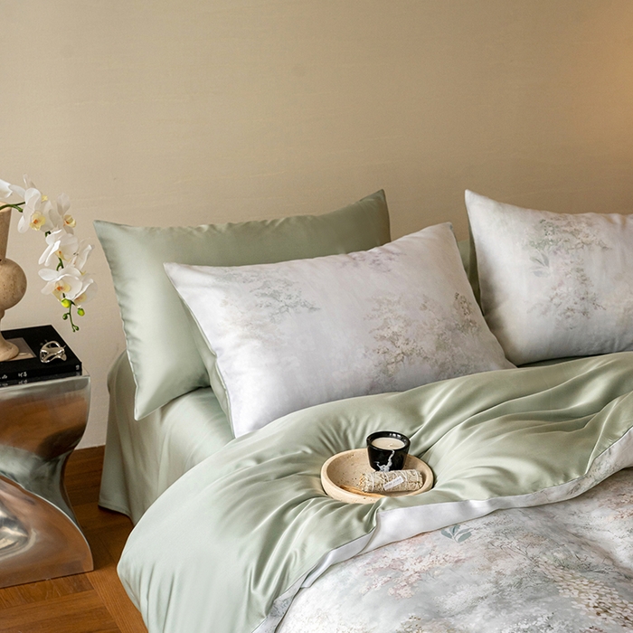 91家纺网 家纺一手货源 找家纺 咏绒家纺工厂店 2025新款60S奥地利兰精天丝数码印花暗合简约款系列四件套 栖舟-绿