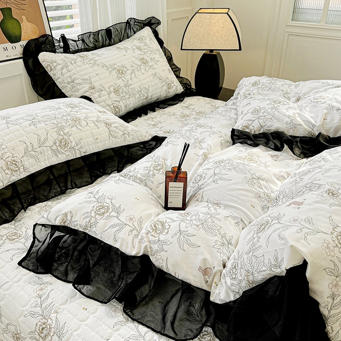 91家纺网 家纺一手货源 找家纺 艾橙家纺2025新款法式赫本风水洗棉印花雪纺花边四件套 素馨花恋