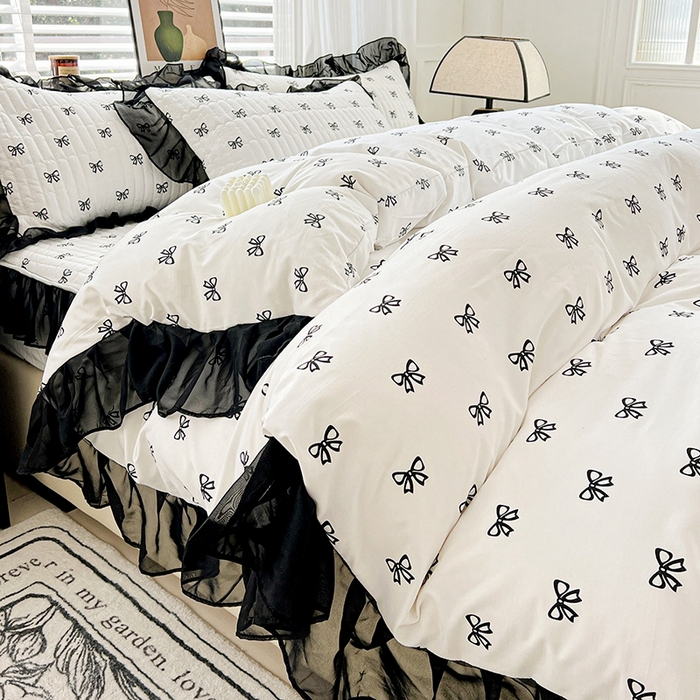 91家纺网 家纺一手货源 找家纺 艾橙家纺2025新款法式赫本风水洗棉印花雪纺花边单床笠 黑色蝴蝶结